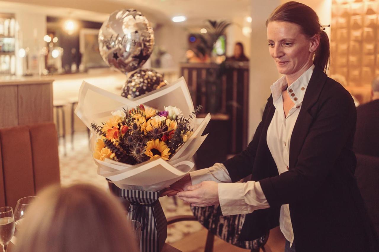 Longlands Inn & Cottages Карнфорт Екстер'єр фото A concierge at work