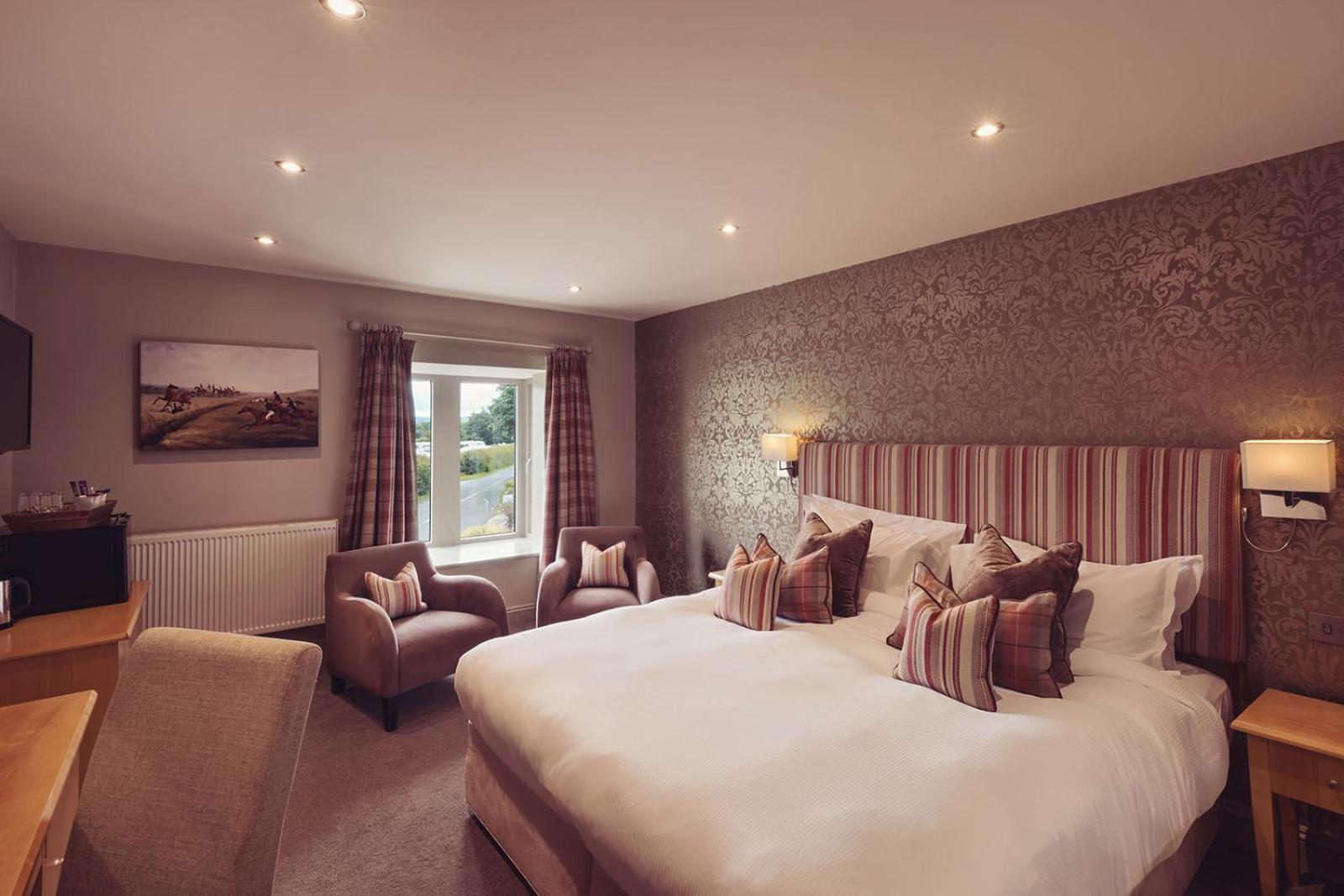 Longlands Inn & Cottages Карнфорт Екстер'єр фото A bedroom at the hotel