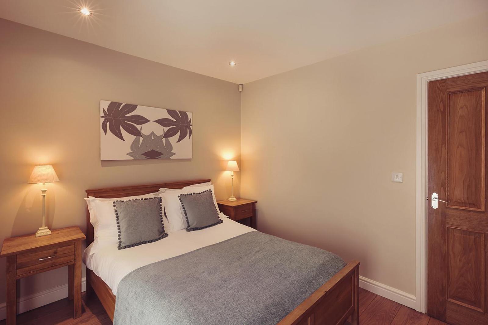 Longlands Inn & Cottages Карнфорт Екстер'єр фото A bedroom at the hotel