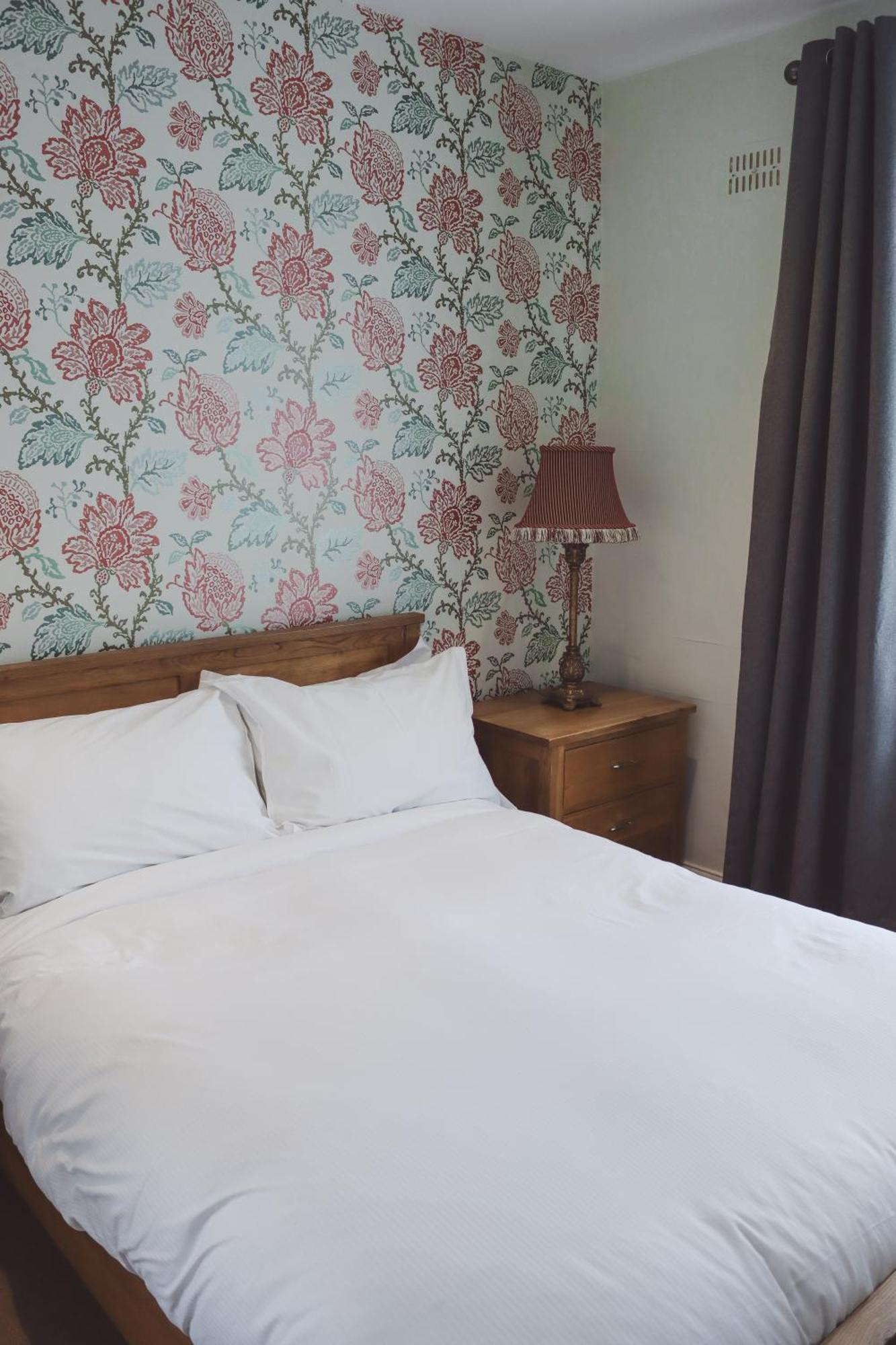 Longlands Inn & Cottages Карнфорт Екстер'єр фото A bedroom at the hotel