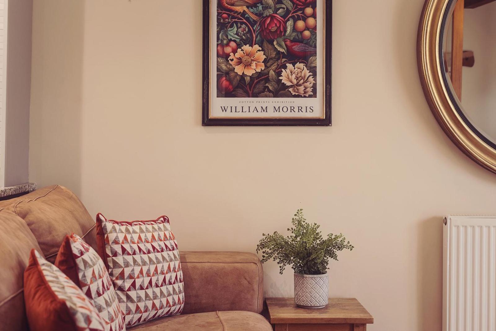 Longlands Inn & Cottages Карнфорт Екстер'єр фото A William Morris print