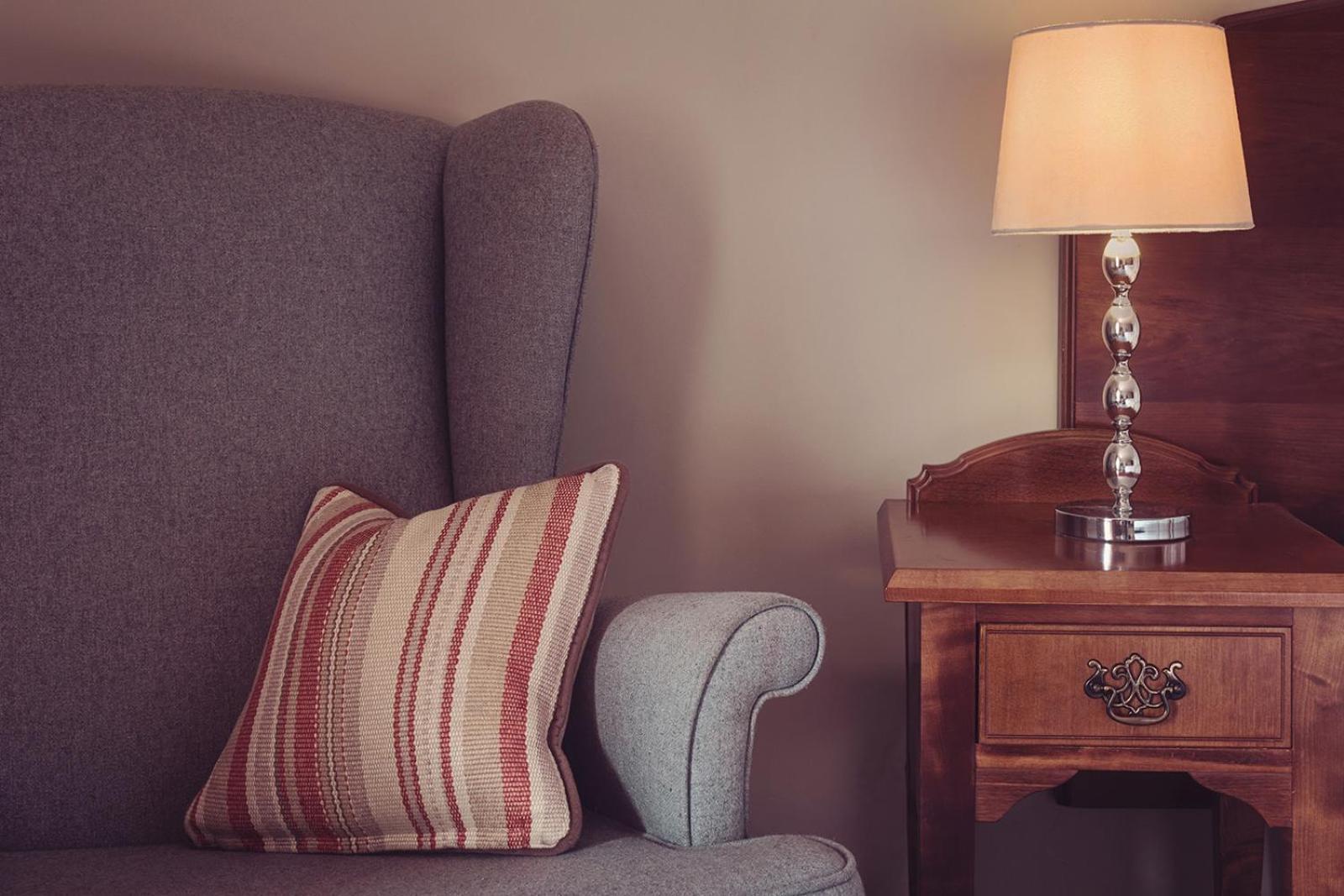 Longlands Inn & Cottages Карнфорт Екстер'єр фото A throw pillow on a sofa