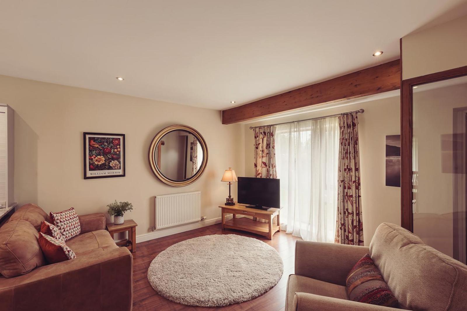 Longlands Inn & Cottages Карнфорт Екстер'єр фото A living room in a typical apartment