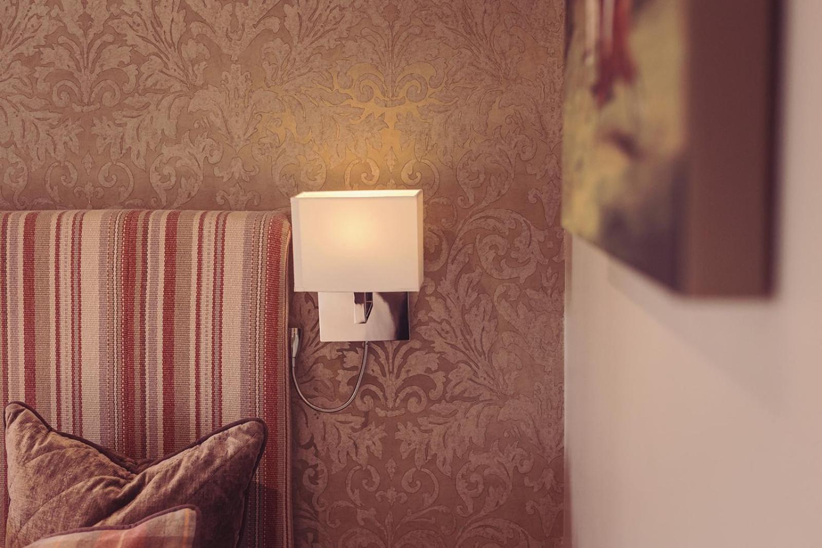 Longlands Inn & Cottages Карнфорт Екстер'єр фото A wall light