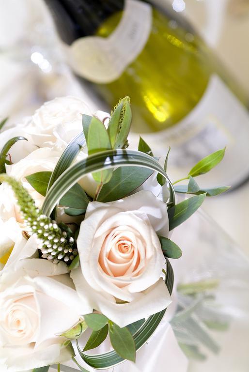 Longlands Inn & Cottages Карнфорт Екстер'єр фото Wedding rings